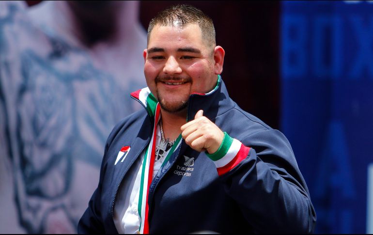 ''Para mi preparación querían que yo estuviera encerrado como un animal para salir como un animal el día de la pelea en Arabia Saudita'', compartió el púgil mexicano. IMAGO7