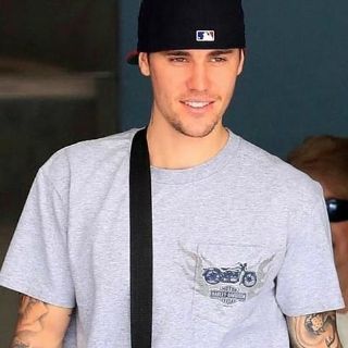 Justin Bieber estalla contra PETA en defensa de sus gatos exóticos