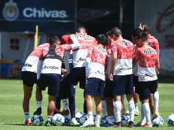 Un resultado adverso esta noche ante Pumas podría sentenciar el quinto torneo consecutivo de Chivas sin estar entre los ocho mejores. IMAGO7/S. Bautista