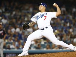 El pitcher ingresa en la última entrada por Dustin May y en su labor embasa a Juan Soto tras un error de fildeo. AFP / S. M. Haffey