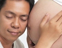 Los hombres también deberían dejar de tomar alcohol antes de la concepción, según un nuevo estudio. GETTY IMAGES