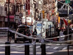 El jefe de detectives Michael Baldassano dice que los hombres fueron agredidos brutalmente al azar en Chinatown, el barrio chino de Manhattan. AP / J. Moon