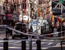 El jefe de detectives Michael Baldassano dice que los hombres fueron agredidos brutalmente al azar en Chinatown, el barrio chino de Manhattan. AP / J. Moon
