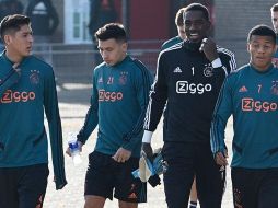 Edson Álvarez esperará hasta este domingo para conocer si va como titular ante ADO Den Haag.TWITTER / @AFCAjax