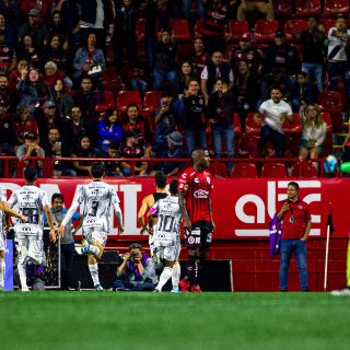 Atlas rescata un punto dramático en la frontera