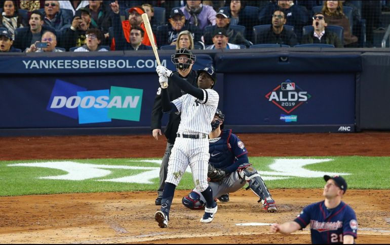 Didi Gregorius impulsó cuatro de las siete carreras que los Yankees consiguieron en la tercera entrada con un grand slam por todo el jardín central. AFP/M. Stobe