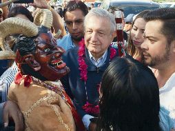 El Presidente visitó Oaxaca, donde se encontró con seguidores de su proyecto, algunos disfrazados. EL UNIVERSAL