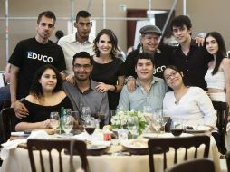 En la velada se vivió una tertulia familiar, gente de todas las edades comió delicioso; esta reunión ayudó a que los jóvenes jaliscienses puedan continuar con sus estudios universitarios. EL INFORMADOR / F. Atilano