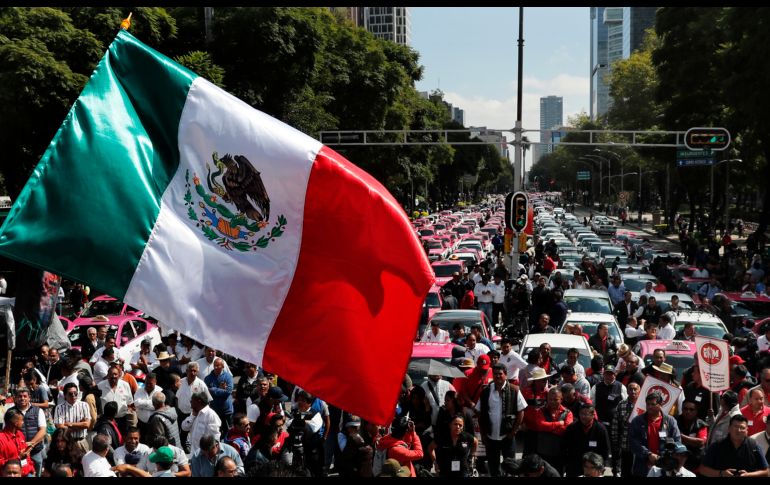 Taxistas protestan en Ciudad de México contra las aplicaciones móviles de transporte. AP/M. Ugarte