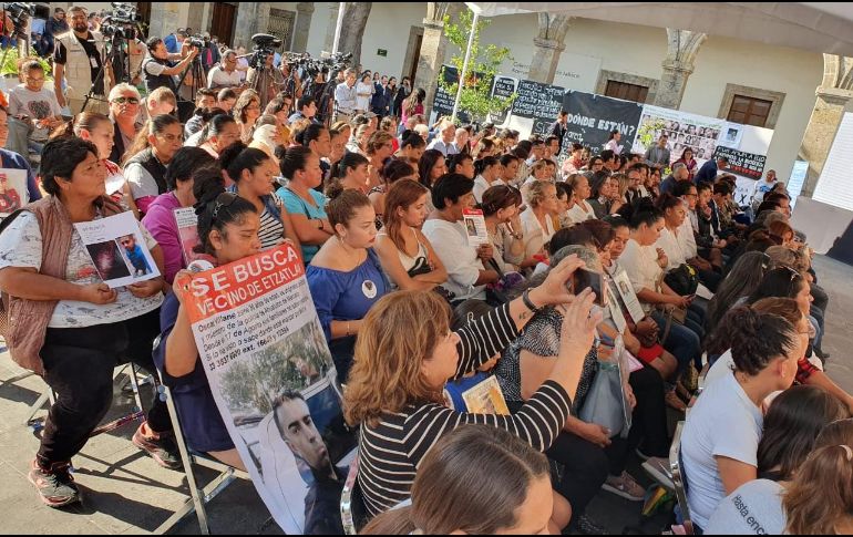 Durante el acto, familiares de desaparecidos criticaron los malos tratos que muchos han recibido. EL INFORMADOR / S. Blanco