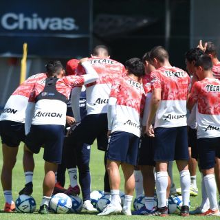 Chivas viaja a EU para sostener dos amistosos