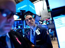 El NYSE Composite desciende 43.19 puntos al ubicarse en 12 mil 734.55 unidades. AFP / J. Eisele