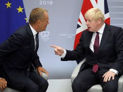 El presidente del Consejo Europeo, Donald Tusk (i), reprochó que el primer ministro británico, Boris Johnson (d), no quiere acuerdo ni prórroga. AP/ARCHIVO
