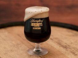 La empresa dijo que la nueva cerveza combina más de 300 años de su respectivo dominio y herencias arraigadas en Pensilvania. TWITTER / @Yuengling_Beer