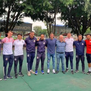 Chivas anuncia alianza con Barcelona