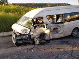 Paramédicos arribaron al lugar para atender a los lesionados. ESPECIAL