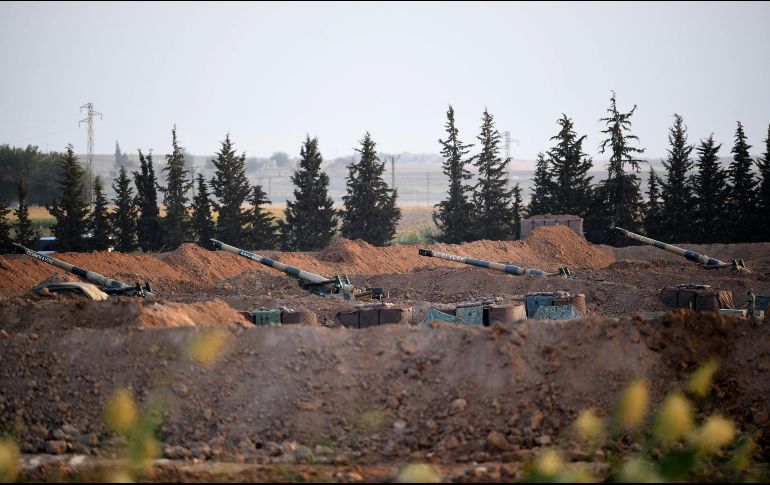 Turquía considera terroristas a las YPG -aliadas de EU en la lucha contra el EI- por sus vínculos con el grupo armado PKK, activo en suelo turco. AFP / B. Kilic