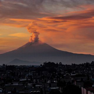 Cae ceniza del Popocatépetl en el municipio de Ecatzingo, Edomex