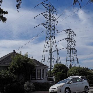 California corta la electricidad a 800 mil hogares ante el riesgo de incendio