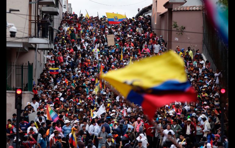 Miles marchan hacia el centro histórico de la capital ecuatoriana. AP/C. Noreiga