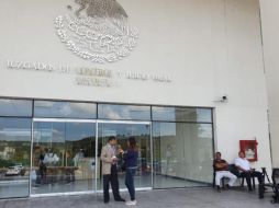 Se les fijó como medidas cautelares no salir del país y solo dejar su casa si necesitan ir al trabajo o al hospital. EL INFORMADOR / S. Blanco