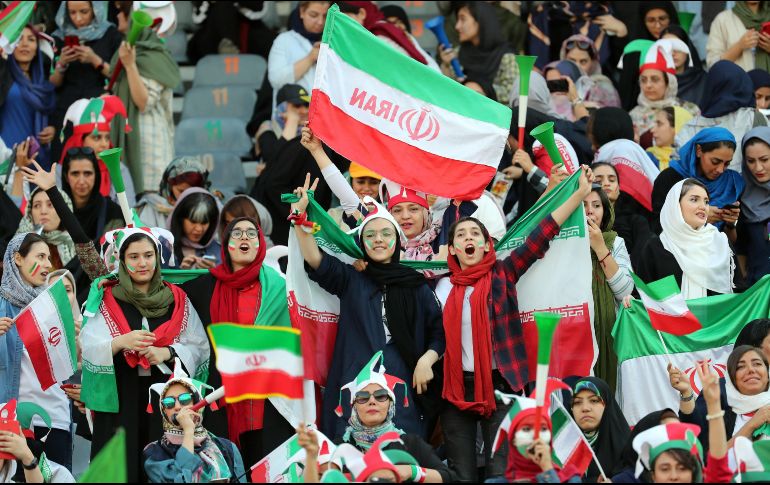 Irán es la última nación en el mundo que prohíbe el acceso a estadios deportivos. Arabia Saudita comenzó recientemente a permitirlo. EFE / A. Taherkenareh