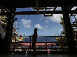 El Mandatario no descarta que se entreguen concesiones para explotar en aguas profundas. EFE / ARCHIVO