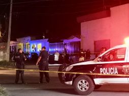 La alcaldesa Sara Valle Dessens se encuentra acompañada del comisario se la policía municipal y de elementos de la Guardia Nacional y Marina. TWITTER/AguedaBarojas