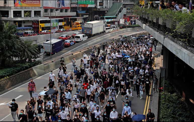 Los manifestantes se concentraron en el parque Chater Garden, donde ocuparon la vía principal e interrumpieron el tráfico de manera pacífica. AP/K. Cheung