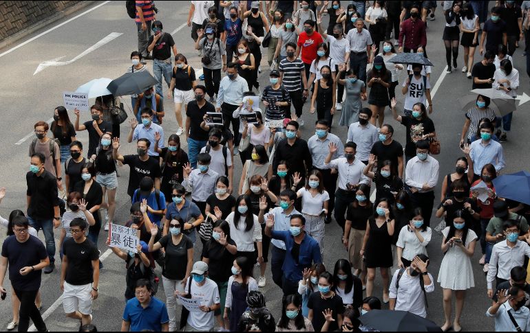 Los manifestantes se concentraron en el parque Chater Garden, donde ocuparon la vía principal e interrumpieron el tráfico de manera pacífica. AP/K. Cheung