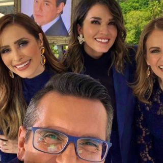 Conductores indignan con foto durante homenaje a José José