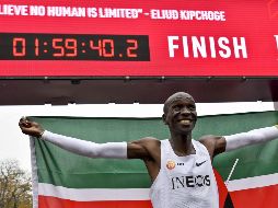 Kipchoge es uno de los más grandes corredores de todos los tiempos. Campeón olímpico, posee el récord mundial oficial de maratón con 2:01:39, establecido en 2018 en Berlín, Alemania. AFP / H. Neubauer