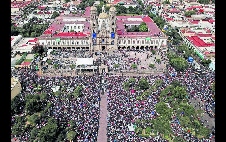 Cientos de miles de habitantes de la Zona Metropolitana de Guadalajara (ZMG) formaron parte de la Romería, que de acuerdo con autoridades se llevó a cabo sin mayores altercados. AFP
