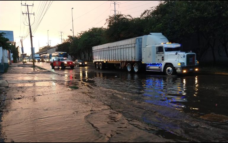 Imagen de la inundación en Lázaro Cárdenas y Río Seco. ESPECIAL / Protección Civil de Tlaquepaque