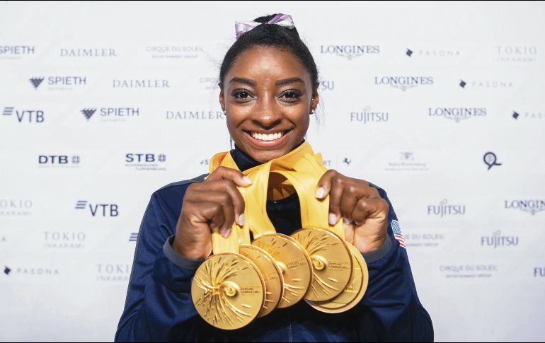La joven estadounidense rompió el récord de más medallas ganadas en Campeonatos Mundiales. AFP