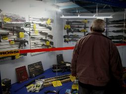 Agregó que en Estados Unidos existían a septiembre pasado 133 mil 153 licencias para venta de armas de fuego, de las cuales para los estados fronterizos de California se registraron siete mil 962; de Arizona tres mil 188, de Nuevo México, mil 47 y Texas 10 mil 492. EFE/
