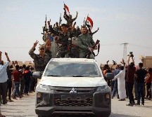 Fuerzas sirias entran a la población de  Ain Issa, en la región siria de Raqqa, en un imagen difundida por la agencia estatal SANA . AFP/SANA