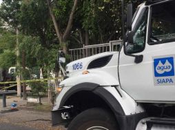 Otros dos trabajadores resultaron con daños en la pierna; el percance ocurrió la tarde de este lunes en las calles A-3 y Ávila Camacho. ESPECIAL