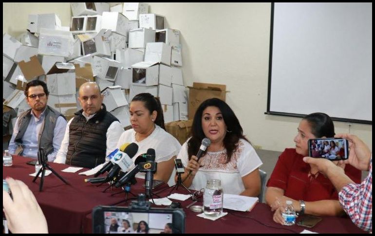 Miriam Cano Núñez (2 d), presidenta de la Comisión Especial para la Consulta Ciudadana, dio a conocer los resultados oficiales. TWITTER@congresobc
