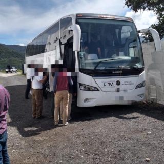 Autoridades rescatan a 98 migrantes en Nogales, Veracruz