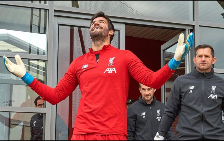La de este martes es la primera sesión de entrenamiento que completa, después de haberse ejercitado con sus compañeros en los últimos días. TWITTER / @LFC