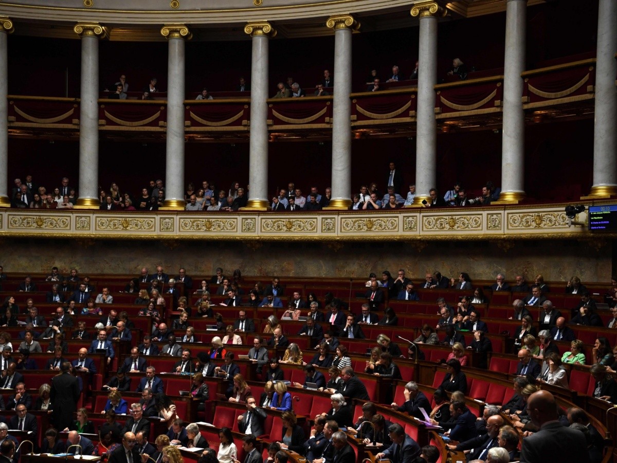  Diputados franceses avalan reproducción asistida para solteras y lesbianas