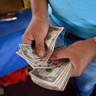 Crisis en Venezuela: qué se puede comprar con el nuevo salario mínimo aprobado por Maduro
