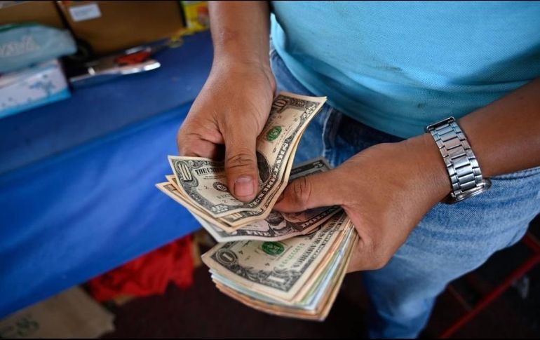 En Venezuela es cada vez más frecuente el uso del dólar. GETTY IMAGES