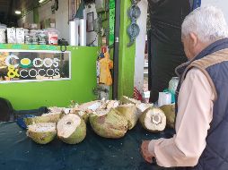El agua de coco es sólo una bebida natural que ayuda a hidratar el organismo, pero no tiene efectos contra el dengue. EL INFORMADOR/J. Velazco