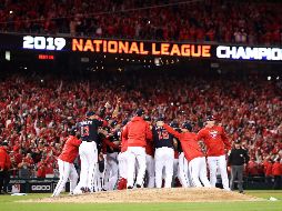 Washington barrió a los Cardinals para ganar su primer banderín de Liga Nacional. El equipo se encuentra embalado en una racha de seis victorias en postemporada. AFP / R. Carr
