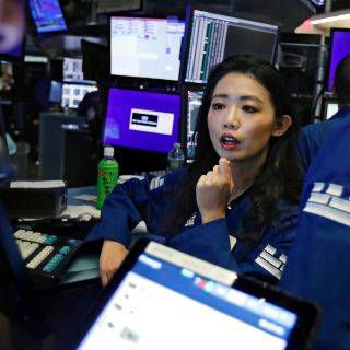 Bolsa de Nueva York inicia con ligeras pérdidas