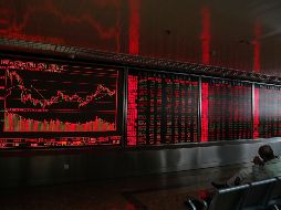 En la Bolsa cotizaron 437 emisoras, de las cuales 182 ganaron, 243 perdieron y 12 cerraron sin variación en su precio. EFE/A. Wong