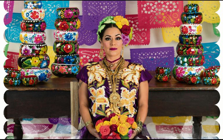 La cantante se ha caracterizado por destacar en su vestimenta el folclor mexicano. CORTESÍA