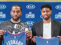 En julio pasado los Clippers hicieron oficial el fichaje de Kawhi Leonard y Paul George. AP